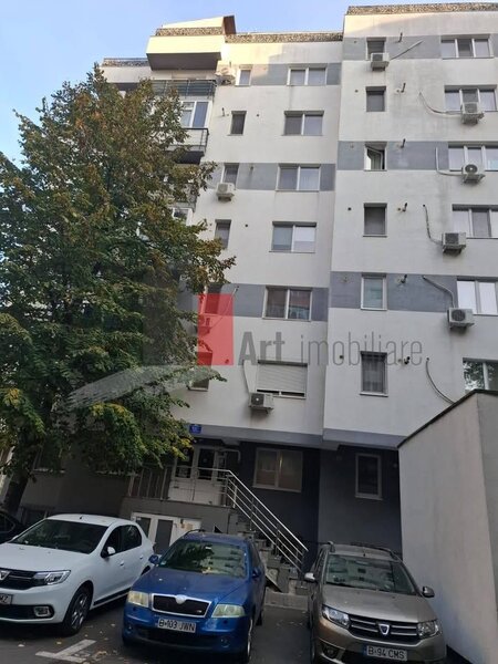 Piata Progresul, metrou Eroii Revolutiei, Sector 5, apartament 2 camere.